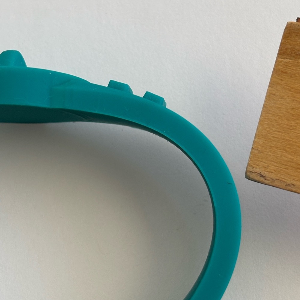Marc By Marc Jacobs Wintergreen Turnlock Silicone Rubber Bracelet NWT - Picture 10 of 10